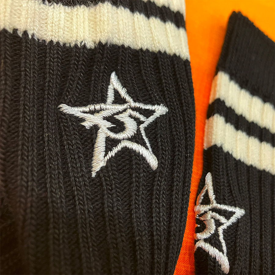 劇団☆新感線×靴下屋コラボ ワンポイント刺繍＆イラスト総柄ソックス
