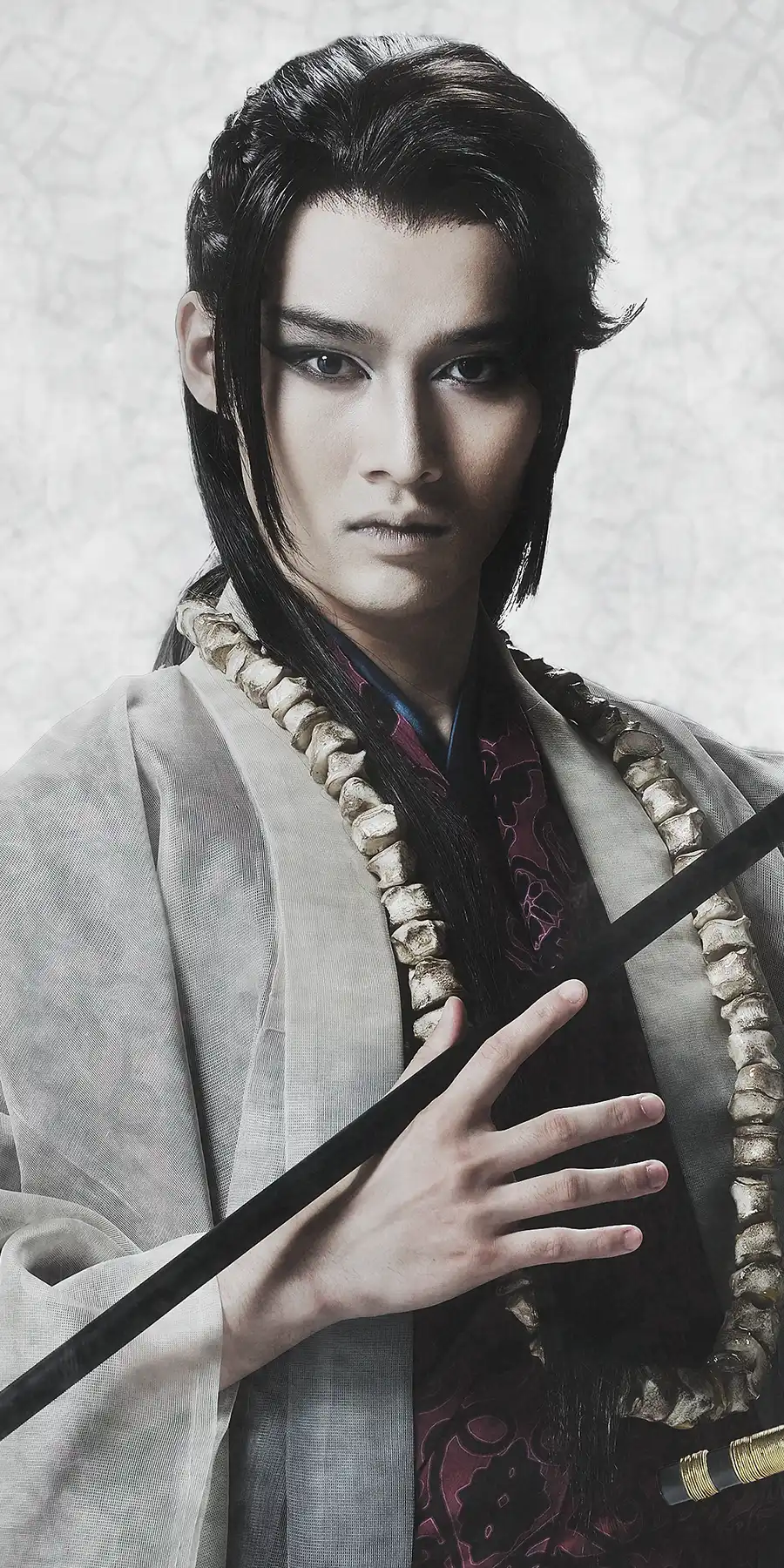 藤岡 真 威 人